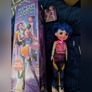 K-Pop Demon Hunters Light-Up Zoey Singing Blue Hair Doll